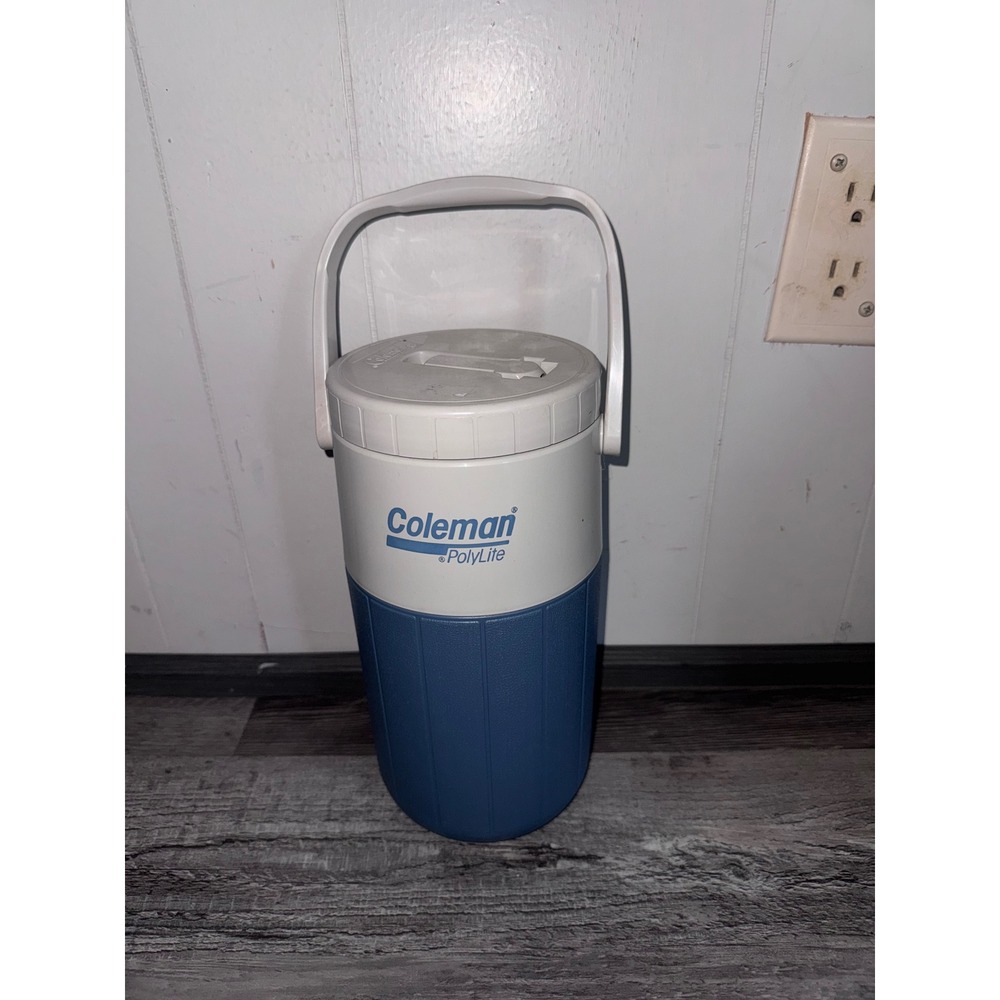 Coleman PolyLite 1/2 Gallon Water Jug Cooler Blue White Insulated 5590 Spout Lid